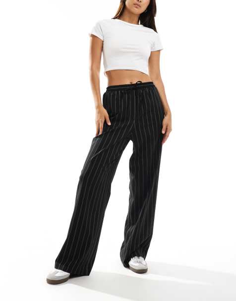ASOS DESIGN – Svarta, randiga, figursydda byxor i dra på-stil - view 1