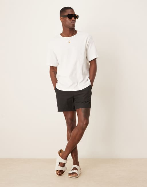 ASOS DESIGN – Svarta, randiga shorts med kortare längd, 3 av 5