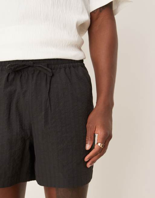 ASOS DESIGN – Svarta, randiga shorts med kortare längd, 5 av 5
