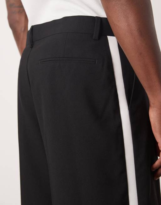 ASOS DESIGN – Svarta, smarta smokingbyxor med ledig passform och vita sidoränder, 3 av 5