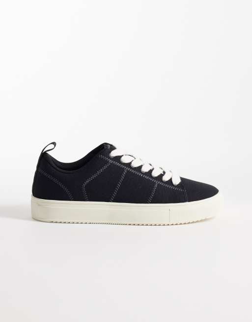 ASOS DESIGN – Svarta sneakers i canvas med snörning och dekorativ söm, 2 av 5