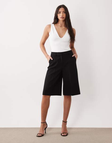 ASOS DESIGN – Svarta, stilrena bermudashorts med vida ben - view 1