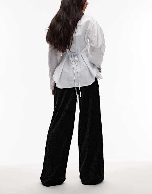 ASOS DESIGN – Svarta, strukturerade, figursydda byxor med vida ben i sammet, 3 av 5