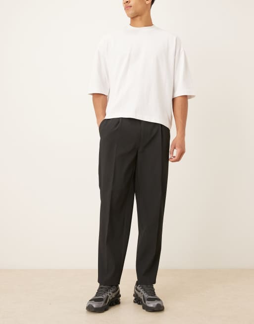 ASOS DESIGN – Svarta, texturerade, avsmalnande, figursydda byxor i oversize med veck, 2 av 5