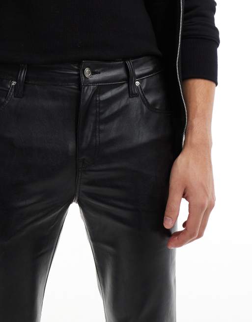 ASOS DESIGN – Svarta utsvängda byxor i läderimitation med slits nedtill och tryckknappar, 4 av 5