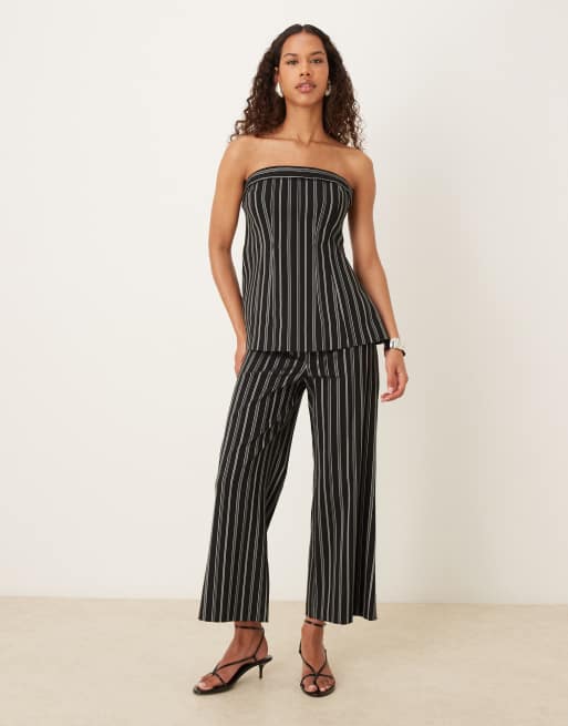 ASOS DESIGN – Svarta, vitrandiga, figursydda byxor med utsvängd design, del av set