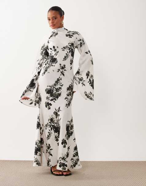 ASOS DESIGN – Svartvit, blommig maxiklänning i satin med slits på ärmen och scarfdetalj - view 1