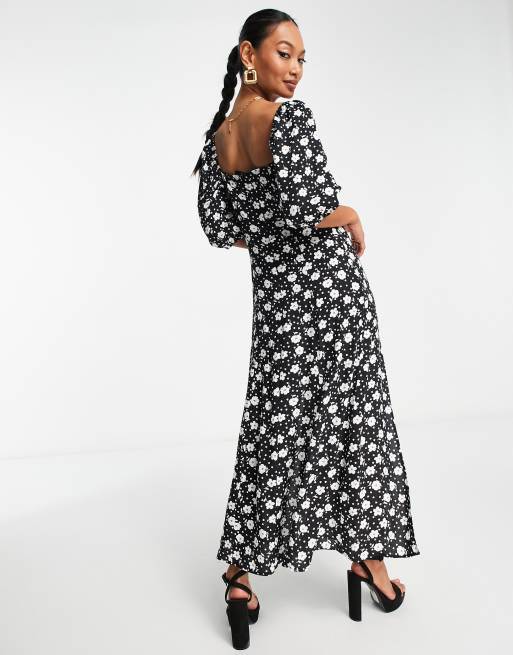 ASOS DESIGN – Svartvit, blommig och hjärtmönstrad midiklänning med slits, puffärmar och rynkad byst, 4 av 4