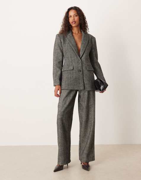 ASOS DESIGN – Svartvita, figursydda kostymbyxor i yllemix med fiskbensmönster och barrelben - view 1