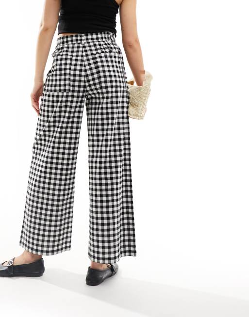ASOS DESIGN – Svartvita, ginghamrutiga byxor i kort design med vida ben, 3 av 5