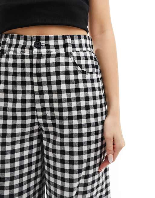 ASOS DESIGN – Svartvita, ginghamrutiga byxor i kort design med vida ben, 4 av 5