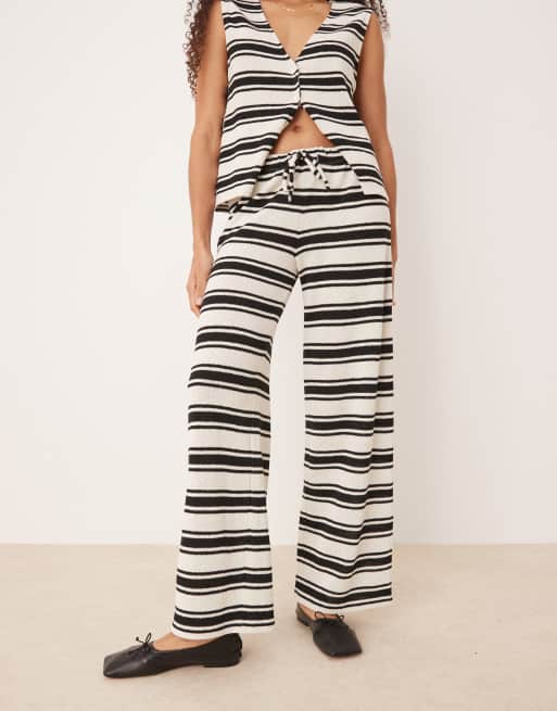 ASOS DESIGN – Svartvita, randiga, stickade byxor med vida ben, del av set, 2 av 5