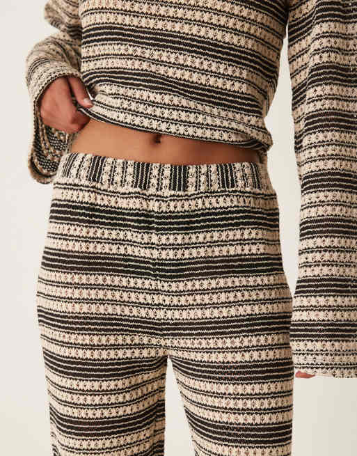 ASOS DESIGN – Svartvita, randiga, virkade byxor i utsvängd design, del av set, 2 av 5