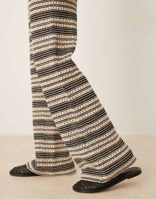 ASOS DESIGN – Svartvita, randiga, virkade byxor i utsvängd design, del av set, 4 av 5
