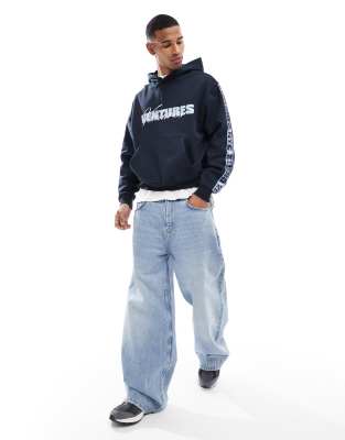 ASOS DESIGN - Sweat à capuche coupe carrée à imprimé devant - Bleu marine
