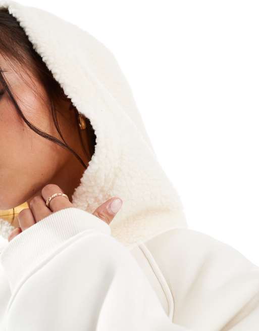 ASOS DESIGN - Sweat à capuche imitation néoprène avec doublure et capuche en imitation peau de mouton - Crème, 3 de 4