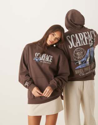 ASOS DESIGN - Sweat à capuche unisexe décontracté avec imprimé Scarface - Marron-Brown