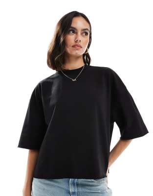 ASOS DESIGN - Sweat à manches courtes et bords effilochés - Noir
