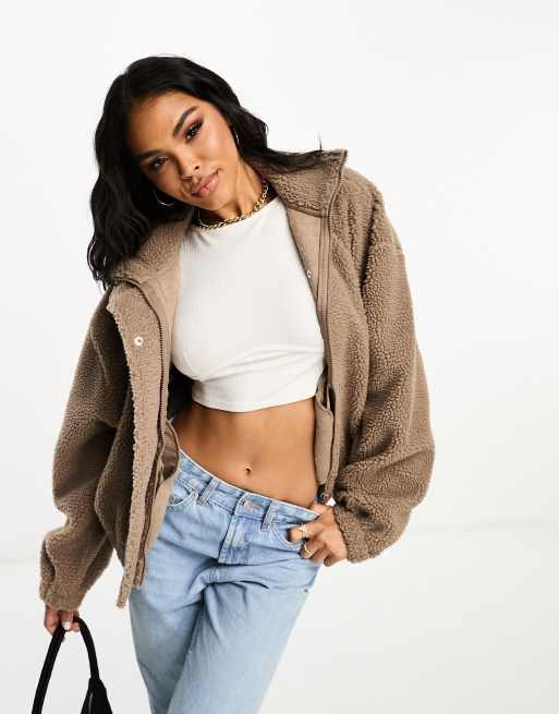 ASOS DESIGN - Sweat court en imitation peau de mouton à fermeture éclair et col cheminée - Neutre