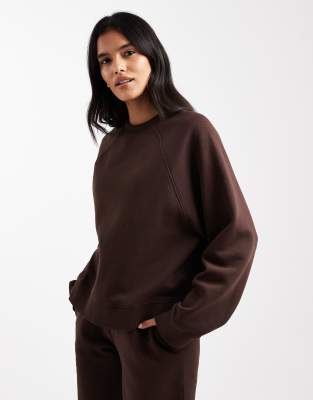 ASOS DESIGN - Sweat oversize à envers brossé et manches raglan - Chocolat-Brown
