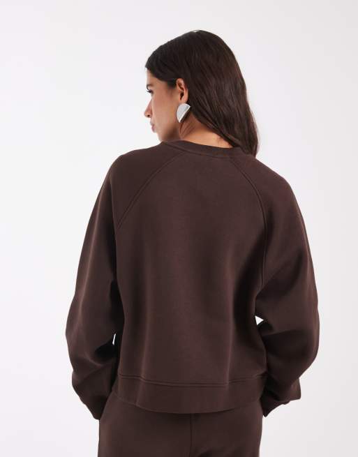 ASOS DESIGN sweat regular raglan en molleton gratté marron, 4 de 4