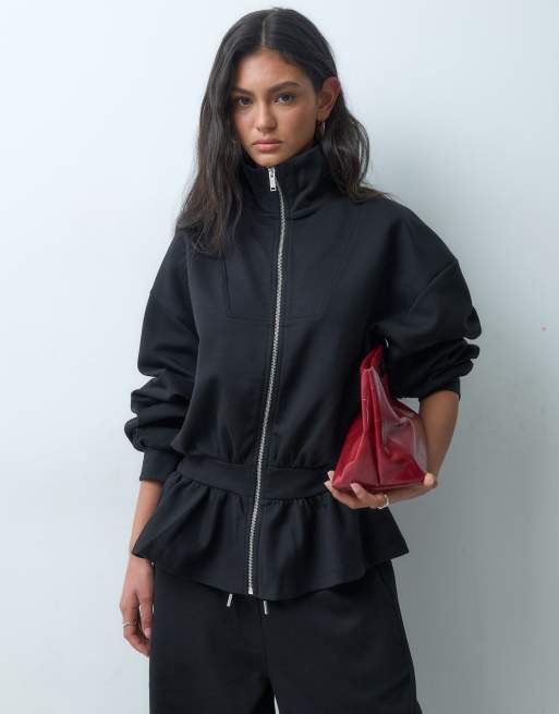 ASOS DESIGN - Co-ord set met sweatshirt met verlaagde taille en geplooide joggingbroek in zwart, 3 van 3