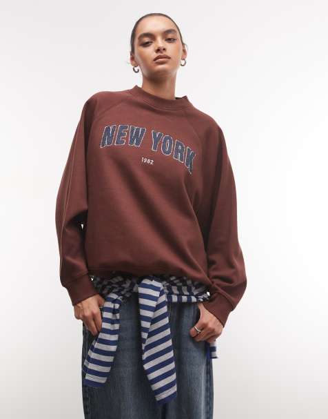 ASOS DESIGN sweat-shirt oversize à manches raglan en molleton gratté avec broderie chenille New York, chocolat - view 1