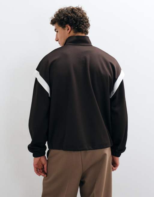 ASOS DESIGN sweat-shirt oversize zippé à col cheminée avec empiècements rapportés et broderie poitrine marron, 2 de 5