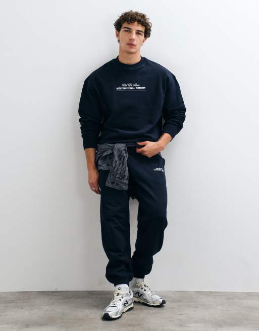 ASOS DESIGN sweat-shirt ras de cou oversize épais avec imprimé poitrine en bleu marine, 3 de 10