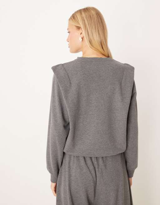 ASOS DESIGN - Sweater met opvallende geplooide schouders in donkergrijs, 2 van 4