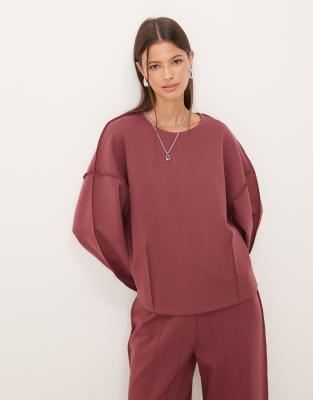 ASOS DESIGN - Sweatshirt aus Interlock in dunklem Rosé mit U-Boot-Ausschnitt und Nahtdetail-Lila