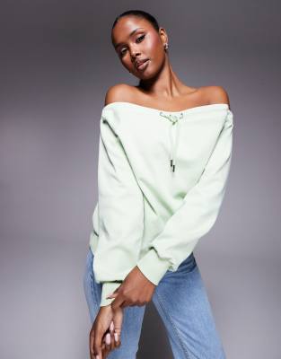 ASOS DESIGN - Sweatshirt aus Interlock in Pastellgrün mit Carmen-Ausschnitt und Bindedetail