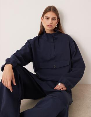 ASOS DESIGN - Sweatshirt aus Interlock-Stoff in Marineblau mit extremem Stehkragen und kurzem Reißverschluss, Kombiteil