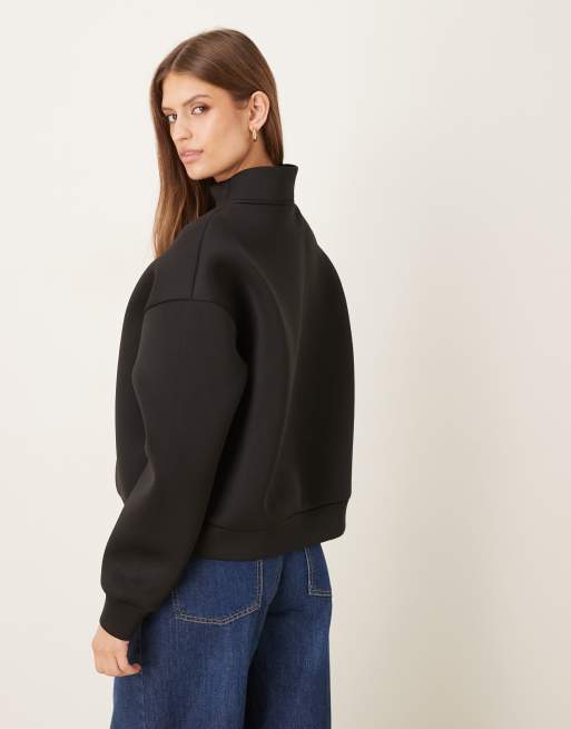 ASOS DESIGN – Sweatshirt aus neoprenartigem Stoff in Schwarz mit Stehkragen, 4 von 4