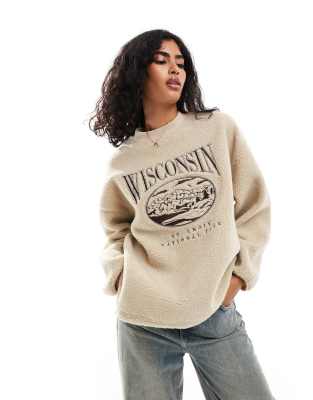 ASOS DESIGN - Sweatshirt aus Teddystoff mit Wisconsin-Stickerei-Neutral