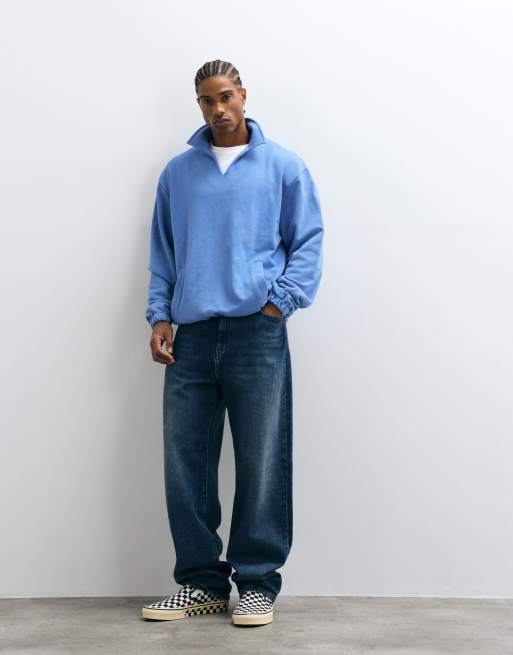 ASOS DESIGN sweatshirt coupe décontractée à col polo fendu avec ourlet resserrable et délavé à l'acide en bleu, 2 de 5