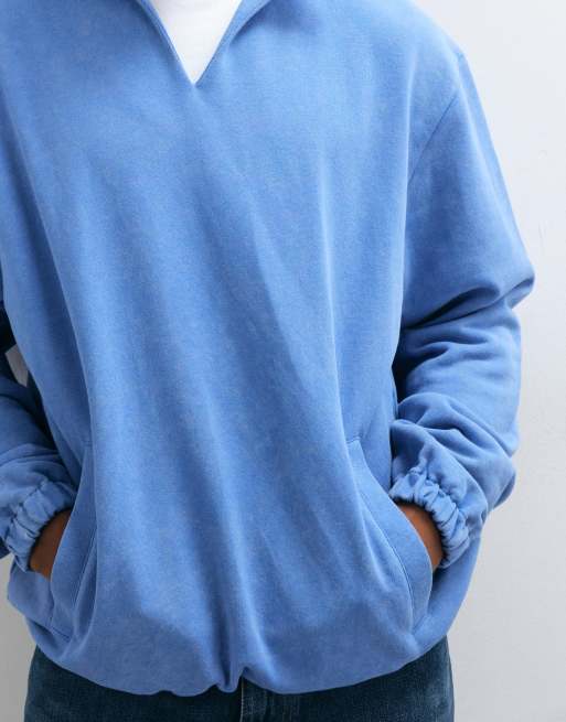 ASOS DESIGN sweatshirt coupe décontractée à col polo fendu avec ourlet resserrable et délavé à l'acide en bleu, 5 de 5