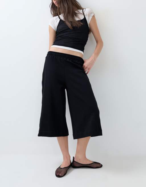 ASOS DESIGN sweatshirt fabric short capris in black, 4 of 5