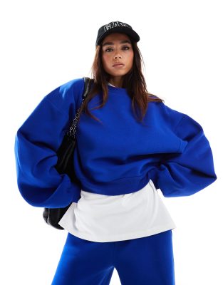 ASOS DESIGN - Sweatshirt in Blau mit Ballonärmeln