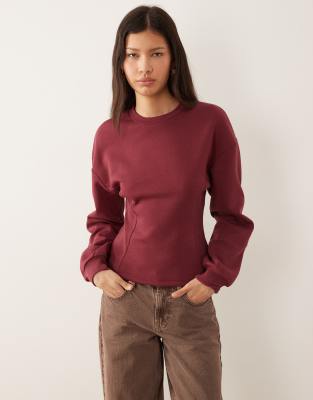 ASOS DESIGN - Sweatshirt in Burgunderrot mit geraffter Taille und geripptem Einsatz