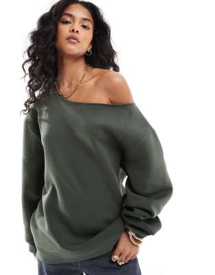 ASOS DESIGN - Sweatshirt in Dunkelgrün mit Off-Shoulder-Schnitt