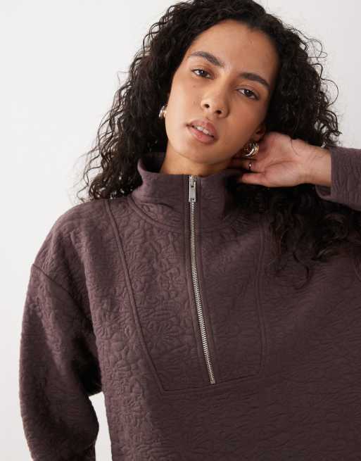 ASOS DESIGN Sweatshirt-Kombiteil mit Stehkragen und Viertelreißverschluss in braunem Jacquard mit Struktur, 3 von 4