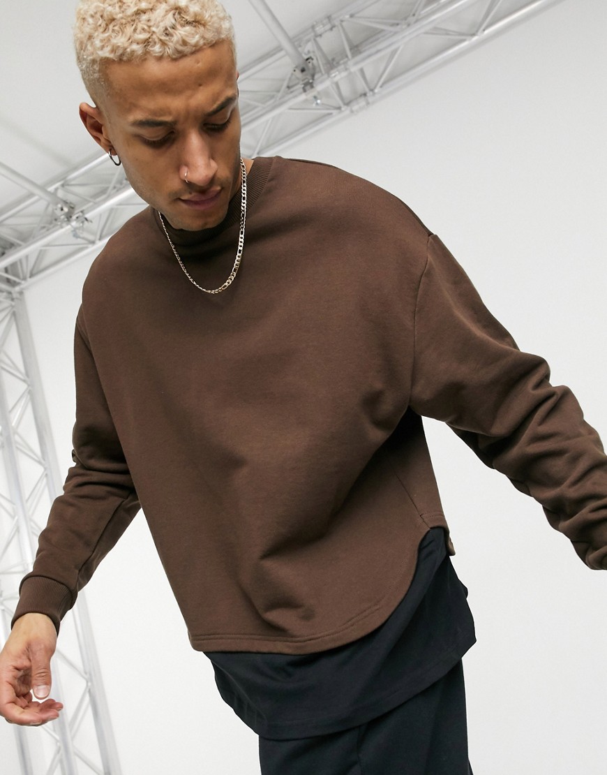 ASOS DESIGN - Sweatshirt med t-shirt-kant i brun