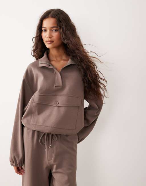 ASOS DESIGN - Sweatshirt met extreem opstaande boord, halve rits en interlock-naden in koffiebruin, deel van co-ord set