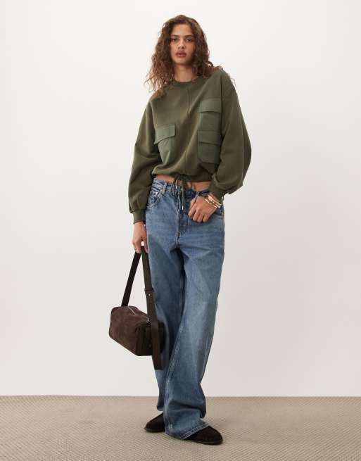 ASOS DESIGN sweatshirt met ronde hals en utilityzak in kaki, 2 van 4