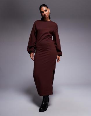 ASOS DESIGN - Sweatshirt-Midikleid aus Baumwolle in Schokobraun mit Ballonärmeln-Brown