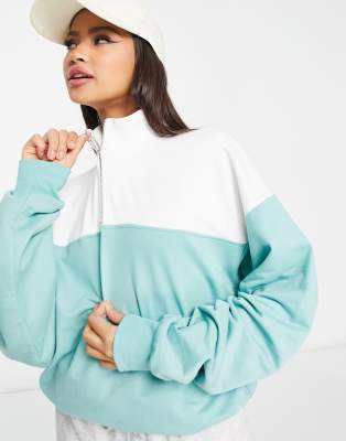 ASOS DESIGN - Sweatshirt mit kurzem Reißverschluss und Blockfarbendesign-Bunt