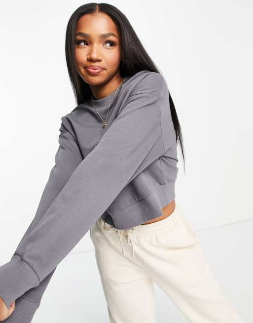 ASOS DESIGN Sweatshirt mit kurzem Schnitt in Haifischgrau ASOS