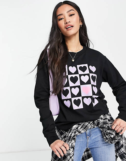 Women sweatshirt with checkboard heart print in black 
