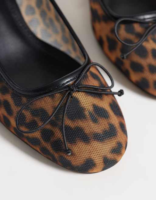 ASOS DESIGN Sweet Pea buty na średnim obcasie z kokardką i leopardowym mesh, 3 z 4